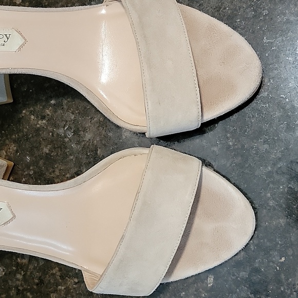 Sandals - Picture 2 of 8